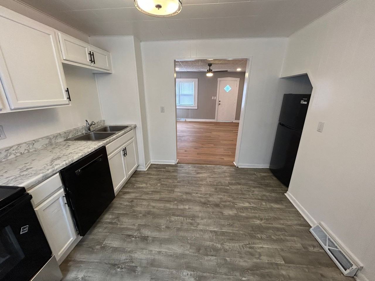 325 N 14th St - Photo 4 of 11