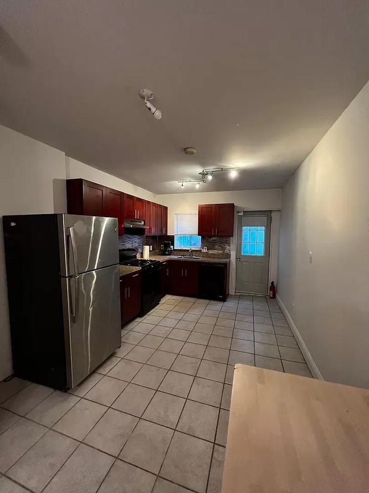 536 N 12th St - Photo 5 of 20