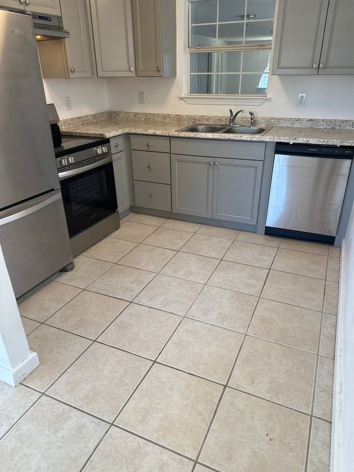 217 Bay St Nw - Photo 2 of 9