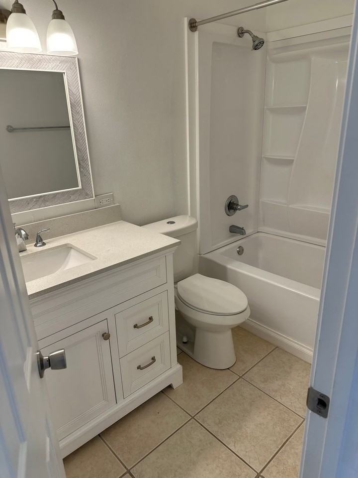 217 Bay St Nw - Photo 3 of 9