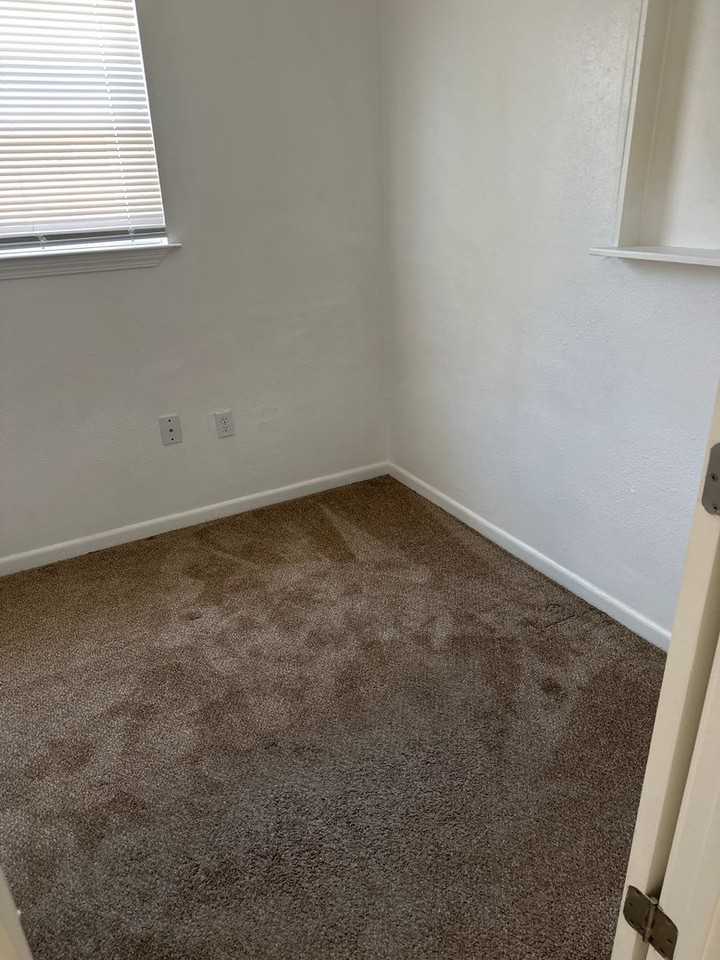 217 Bay St Nw - Photo 5 of 9