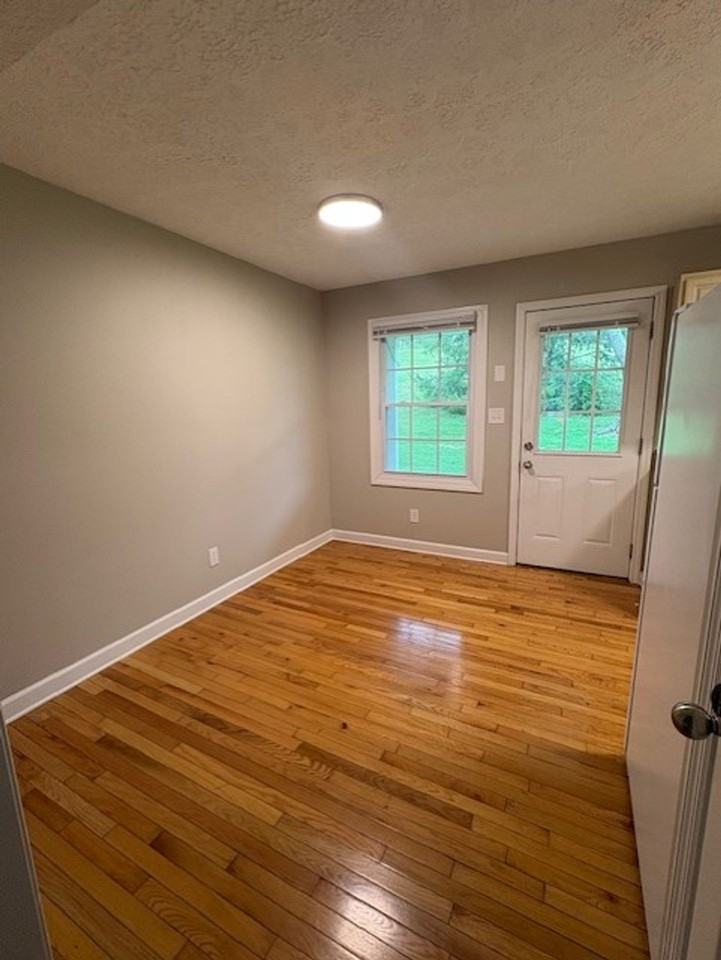 ✨ 2-Bedroom Townhouse in Quiet Abingdon Location ✨ - Photo 3 of 11