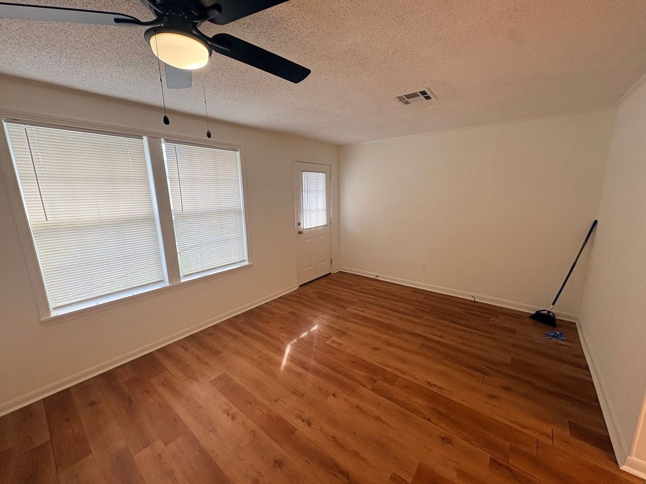 2710 1/2 Hodges St - Photo 3 of 11