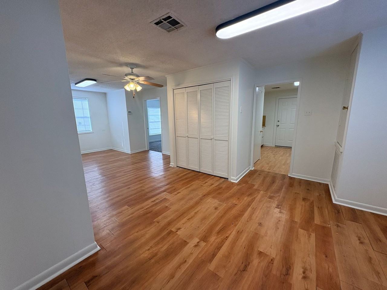 2710 1/2 Hodges St - Photo 4 of 11