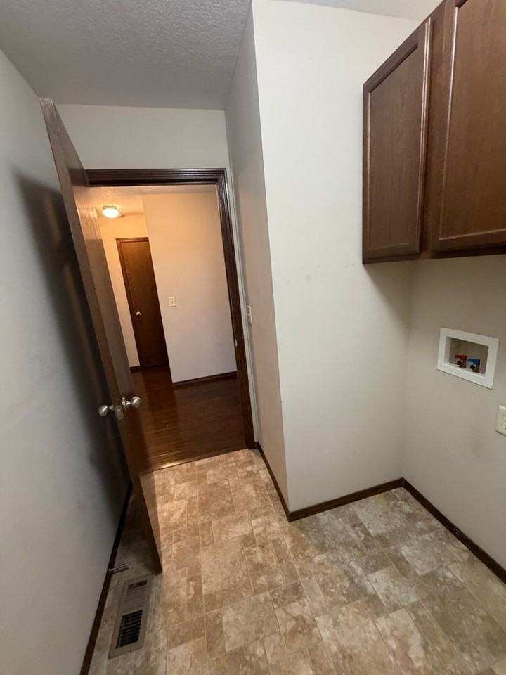 1349 N Aster St - Photo 5 of 27
