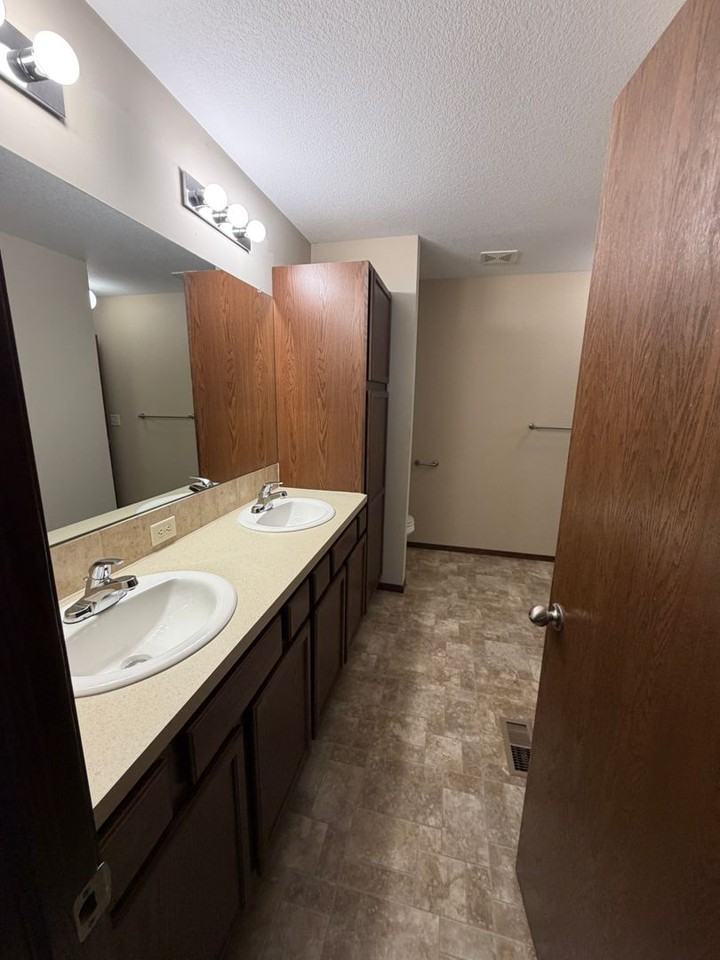 1349 N Aster St - Photo 6 of 27