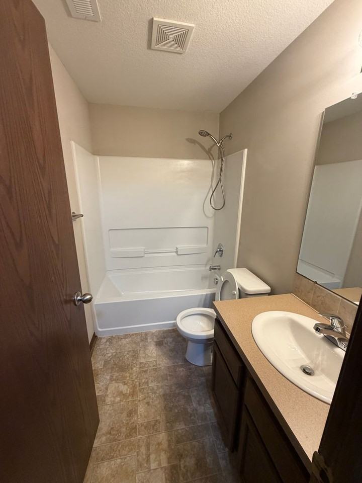 1349 N Aster St - Photo 7 of 27