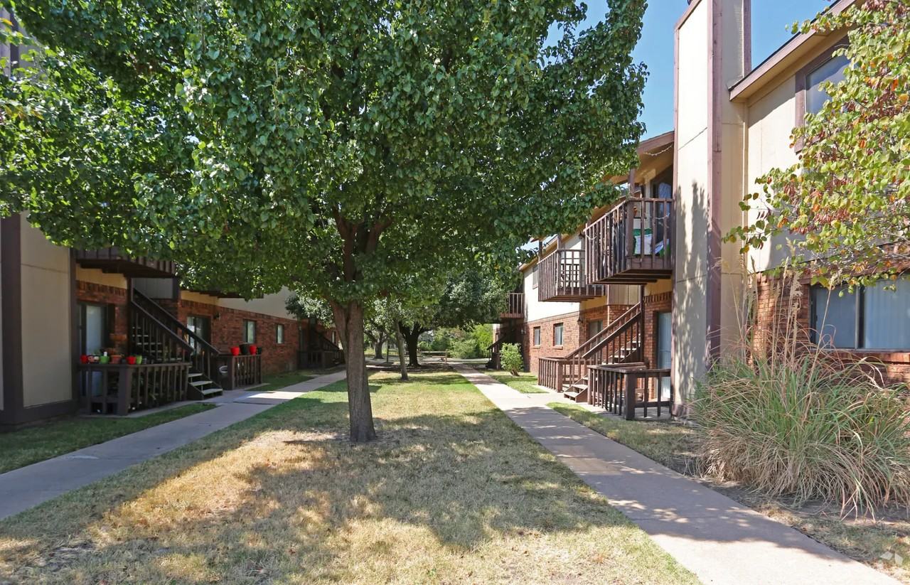 Stoneybrook Apartments - Photo 6 of 17