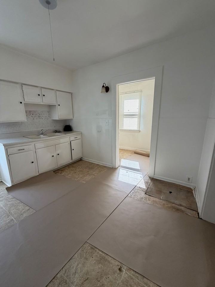 3589 W 47th St - Photo 4 of 15