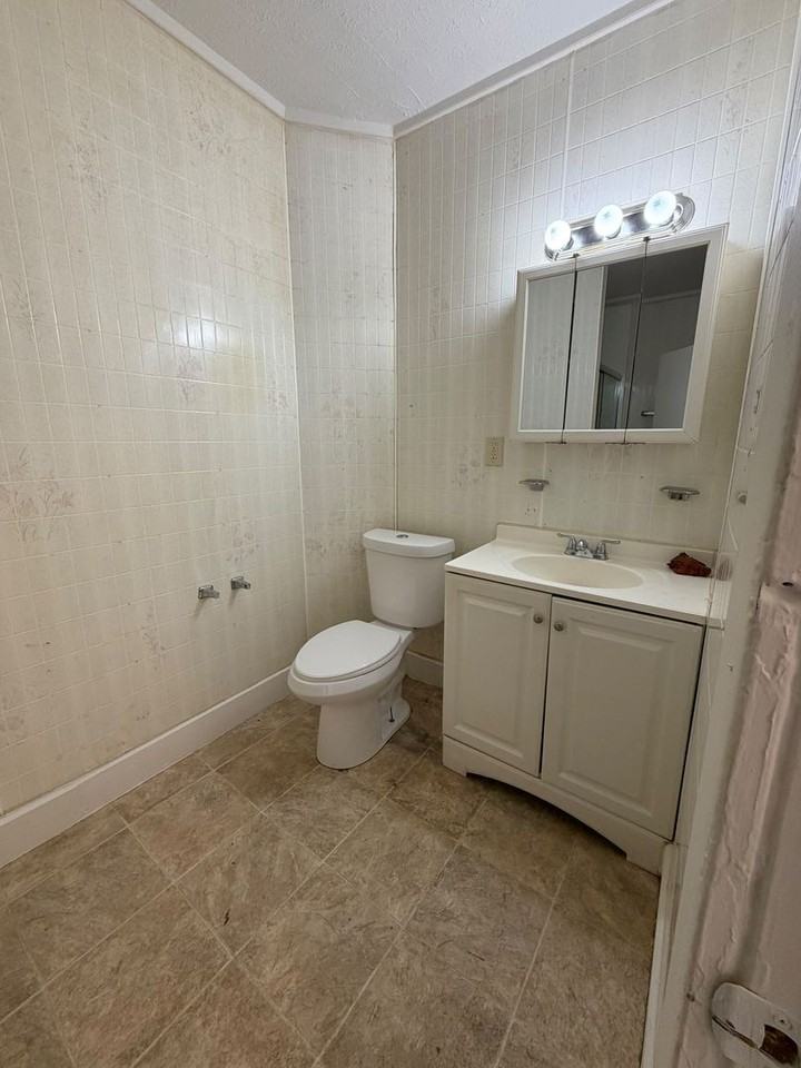 3589 W 47th St - Photo 5 of 15