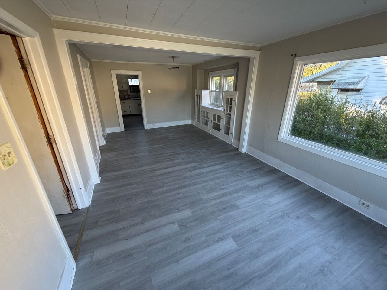1286 Kellogg Ave - Photo 2 of 9