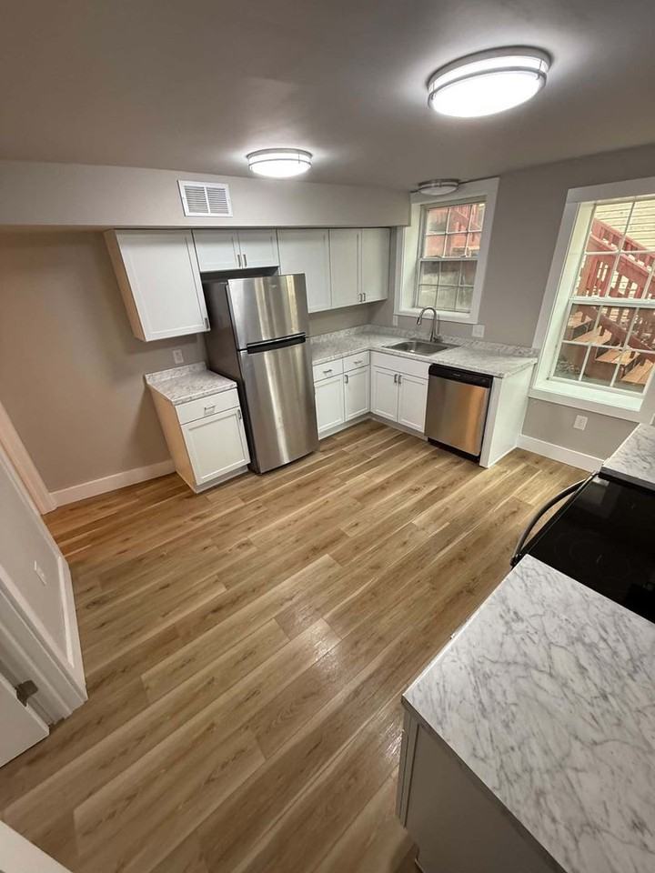 1810 S 24th St - Photo 4 of 19