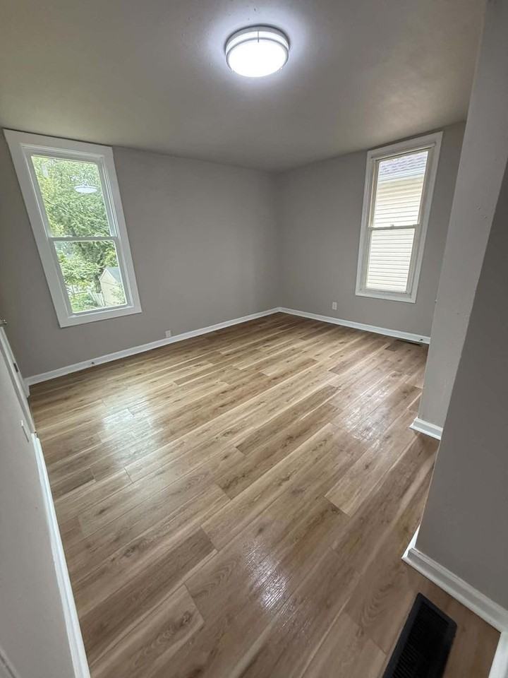 1810 S 24th St - Photo 7 of 19