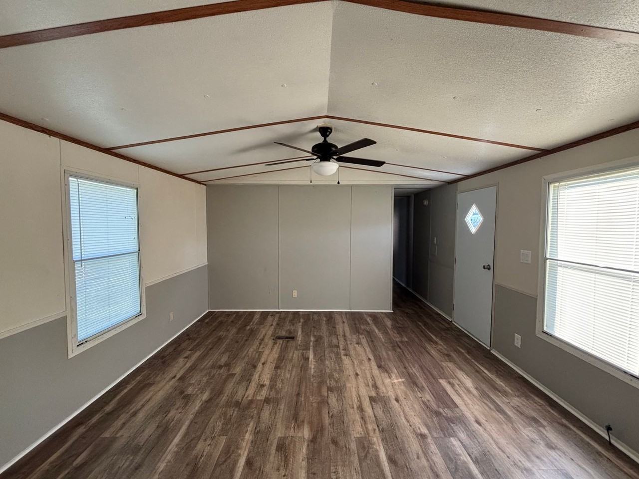 120 Rockwood Dr - Photo 2 of 11