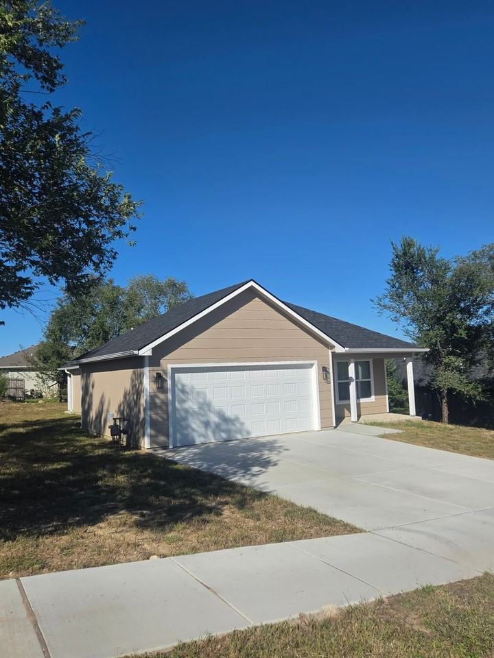 2532 Sawmill Rd - Photo 2 of 20