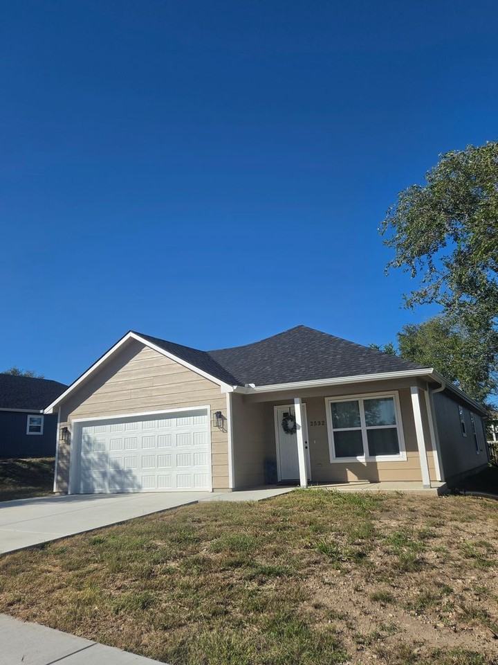 2532 Sawmill Rd - Photo 3 of 20