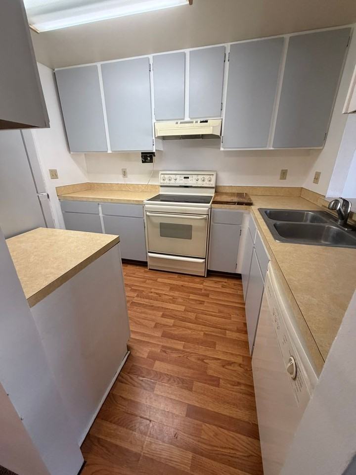 114 S Williams Ave - Photo 2 of 5