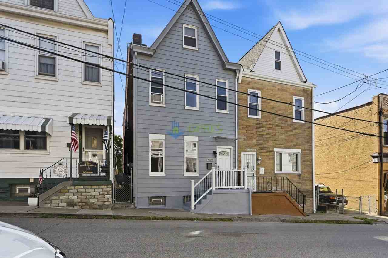 459 Pearl St - Photo 2 of 12