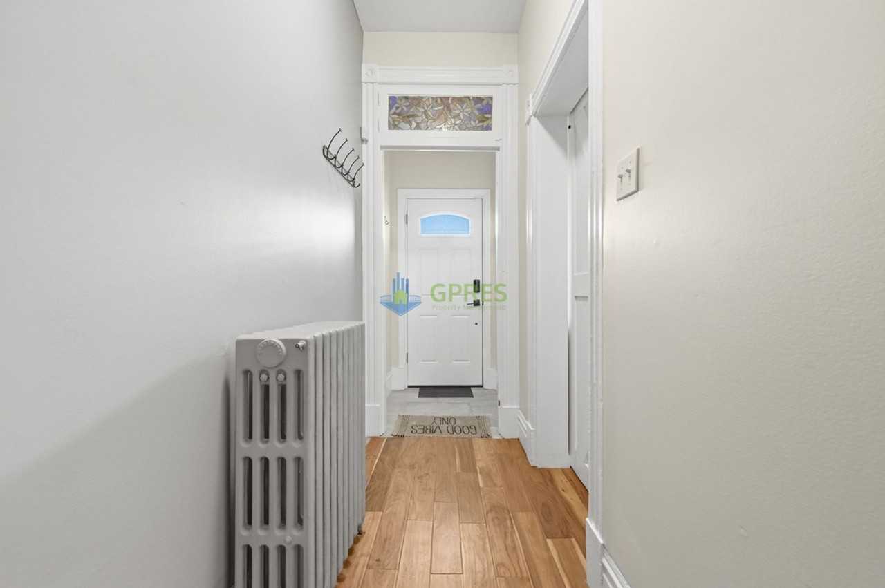 459 Pearl St - Photo 4 of 12