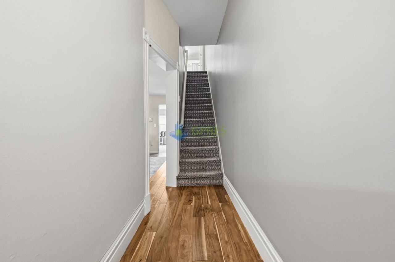459 Pearl St - Photo 5 of 12