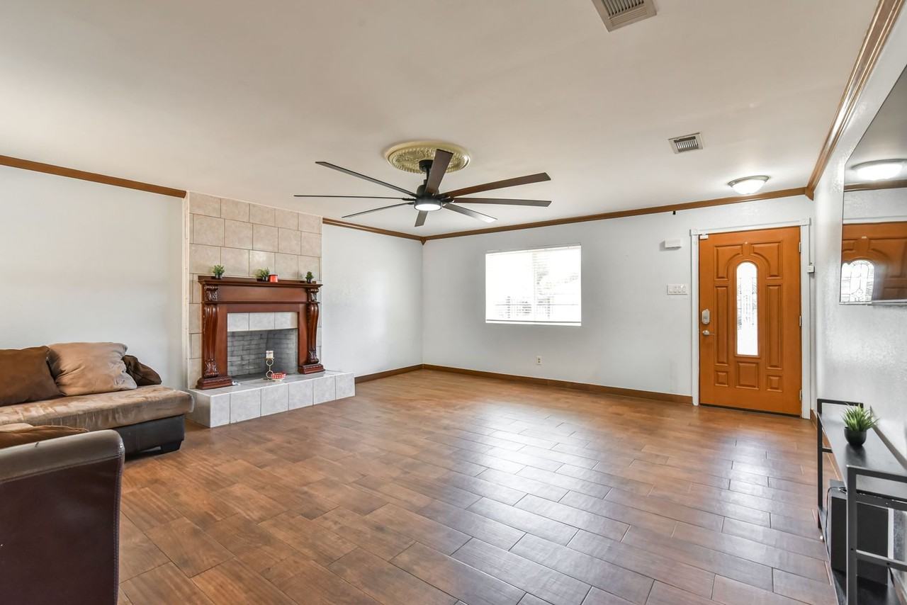4611 Brian Dr - Photo 4 of 26