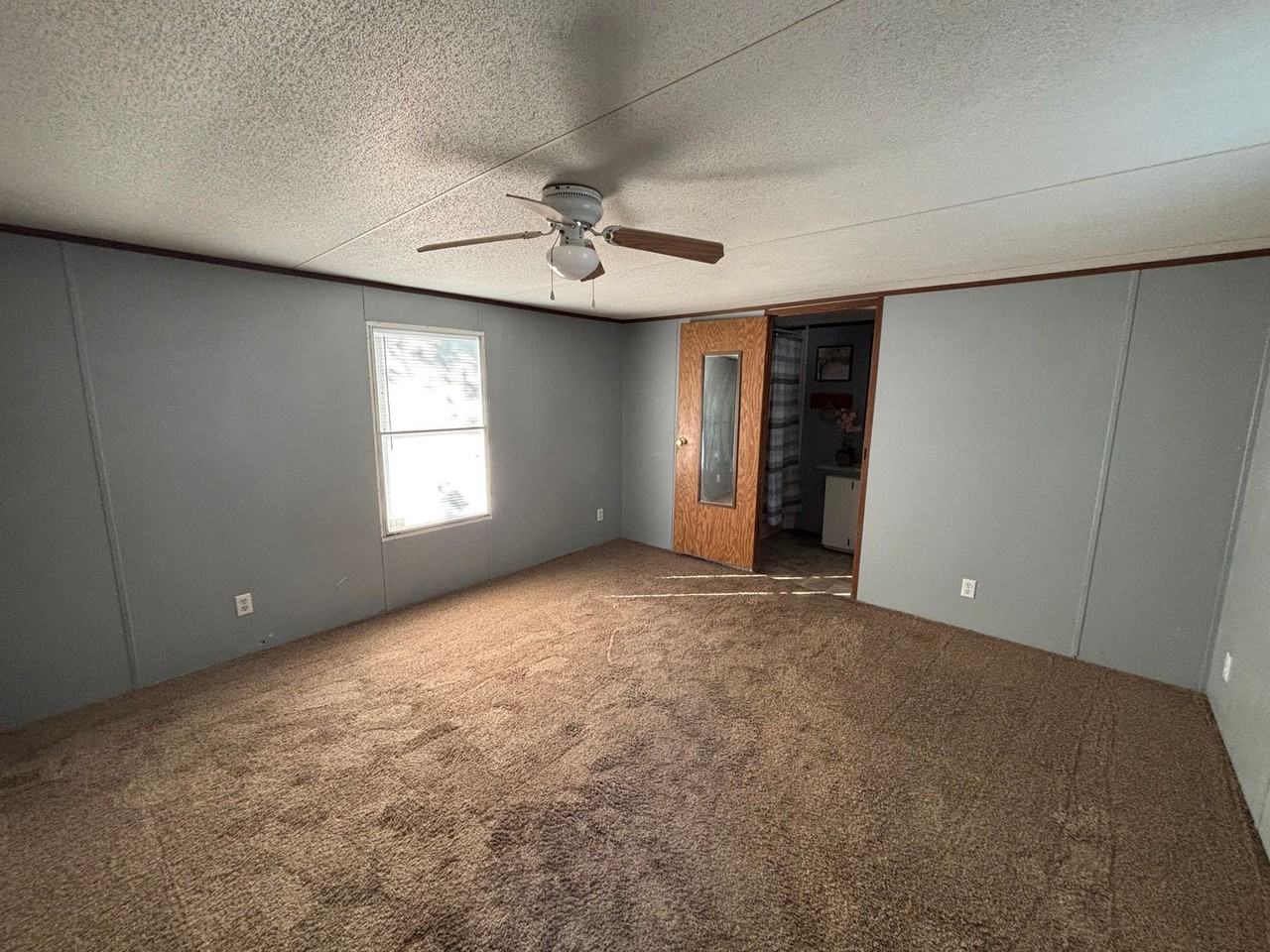 221 Farmingwood Dr - Photo 2 of 13