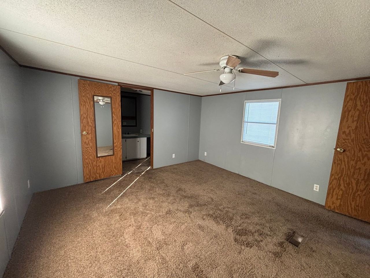 221 Farmingwood Dr - Photo 4 of 13