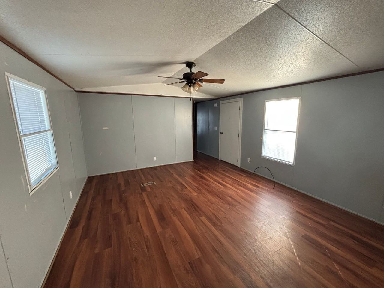 221 Farmingwood Dr - Photo 6 of 13