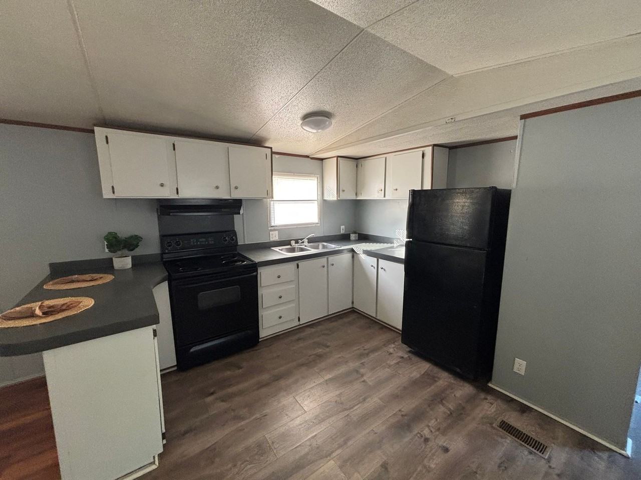 221 Farmingwood Dr - Photo 7 of 13