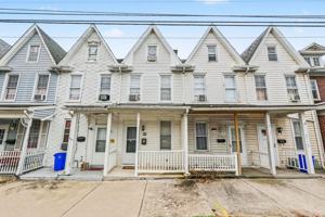featured image of 2105 Greenwood St