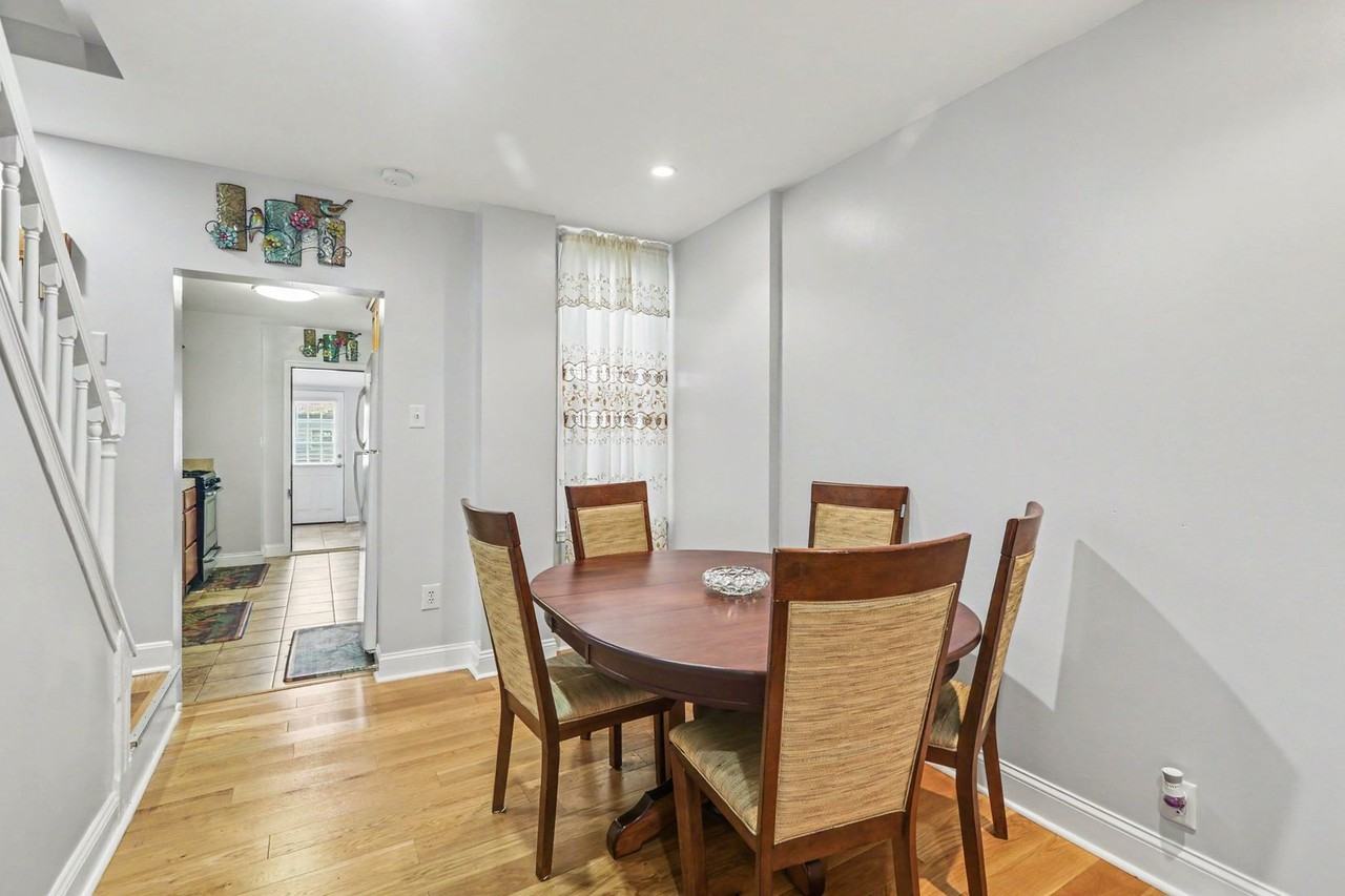 2105 Greenwood St - Photo 4 of 16
