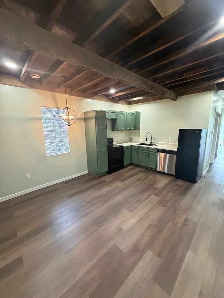 517 S 7th St - Photo 3 of 9