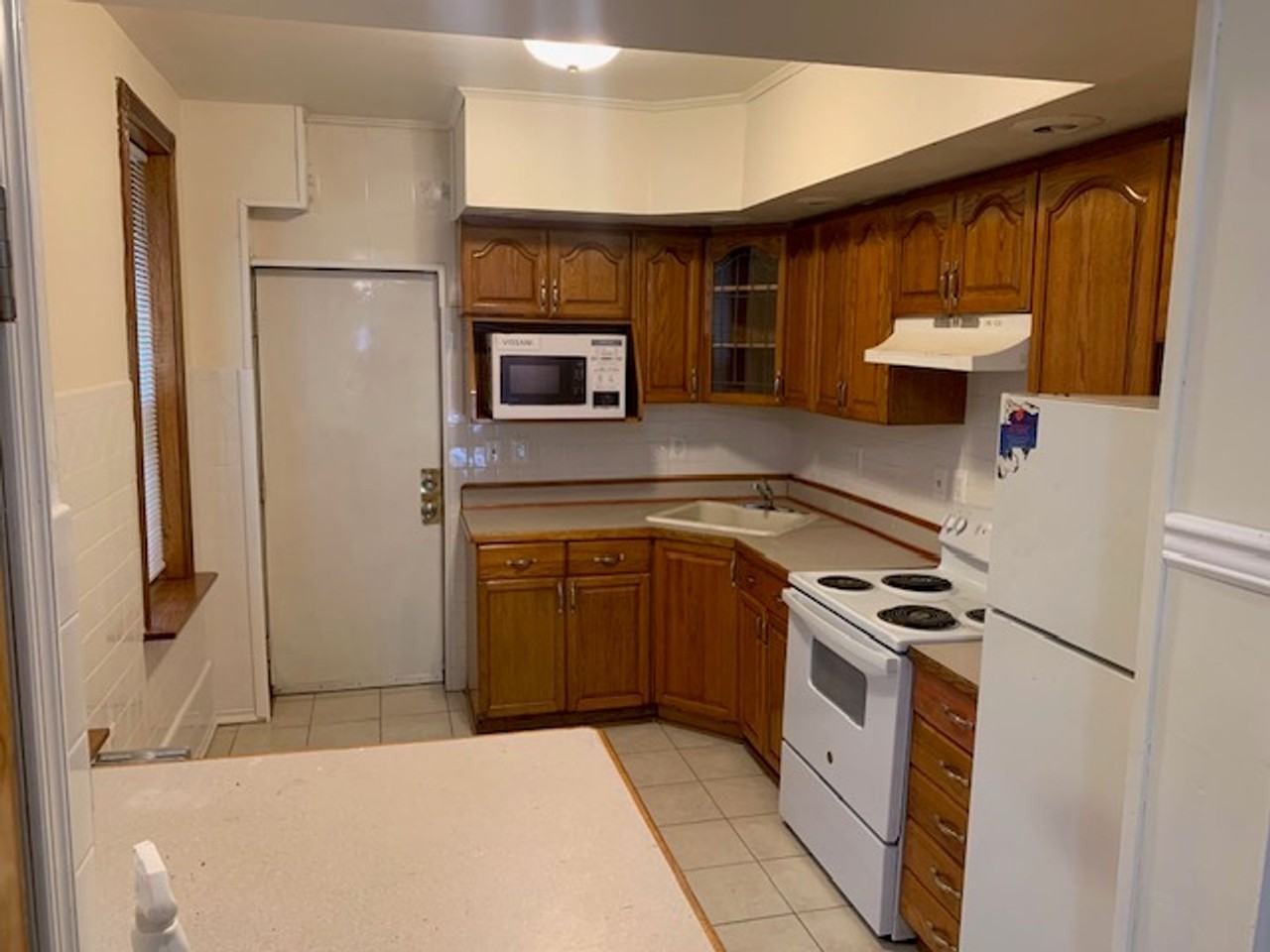 5328 Lesher St - Photo 5 of 17