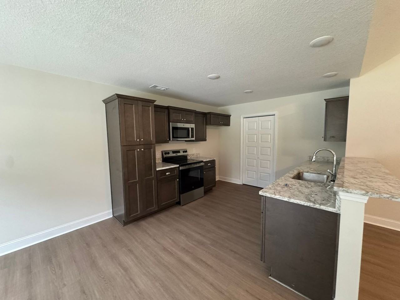 117 Beasley Rd - Photo 2 of 20