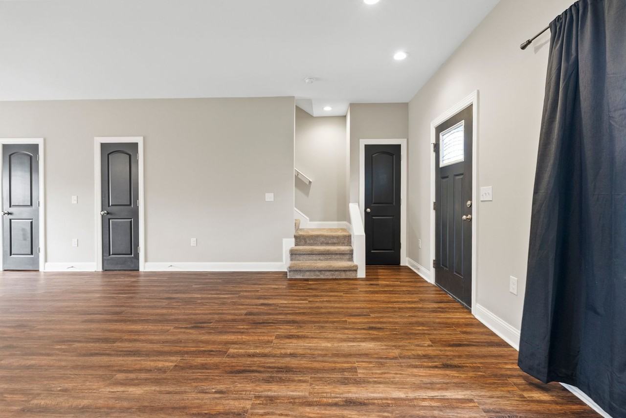 94 Emanuel Ct - Photo 4 of 35