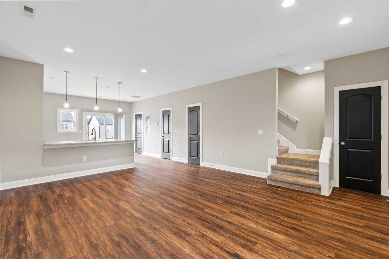 94 Emanuel Ct - Photo 5 of 35