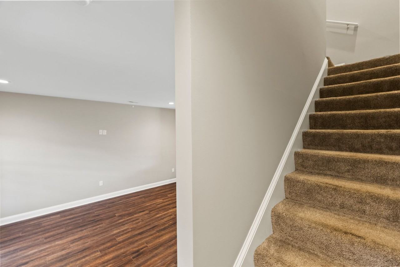94 Emanuel Ct - Photo 7 of 35