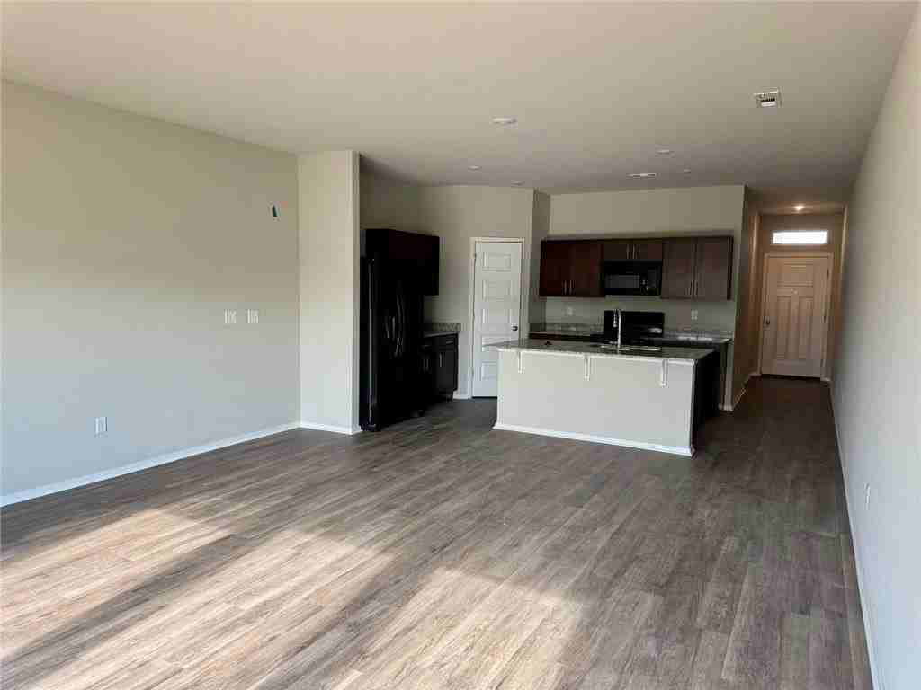 6509 Nw Vandergriff St - Photo 2 of 10