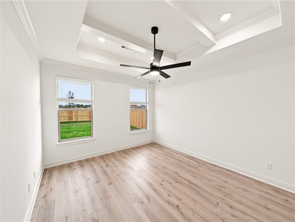 7735 Scenic Valley Ave - Photo 5 of 19