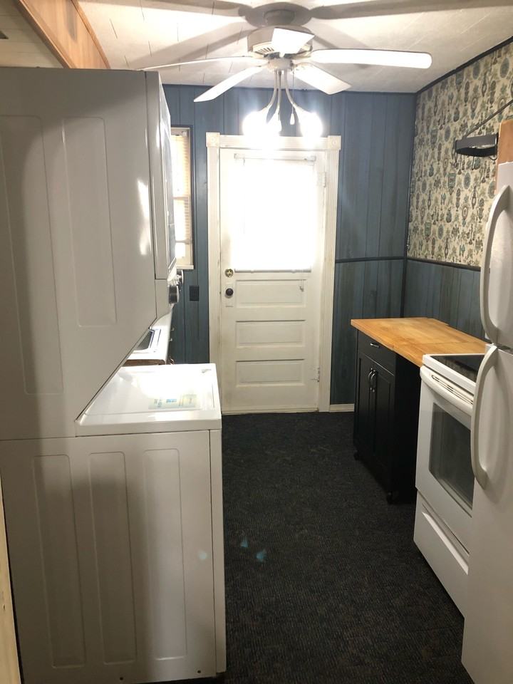 424 1/2 S Poplar St #2 - Photo 4 of 14