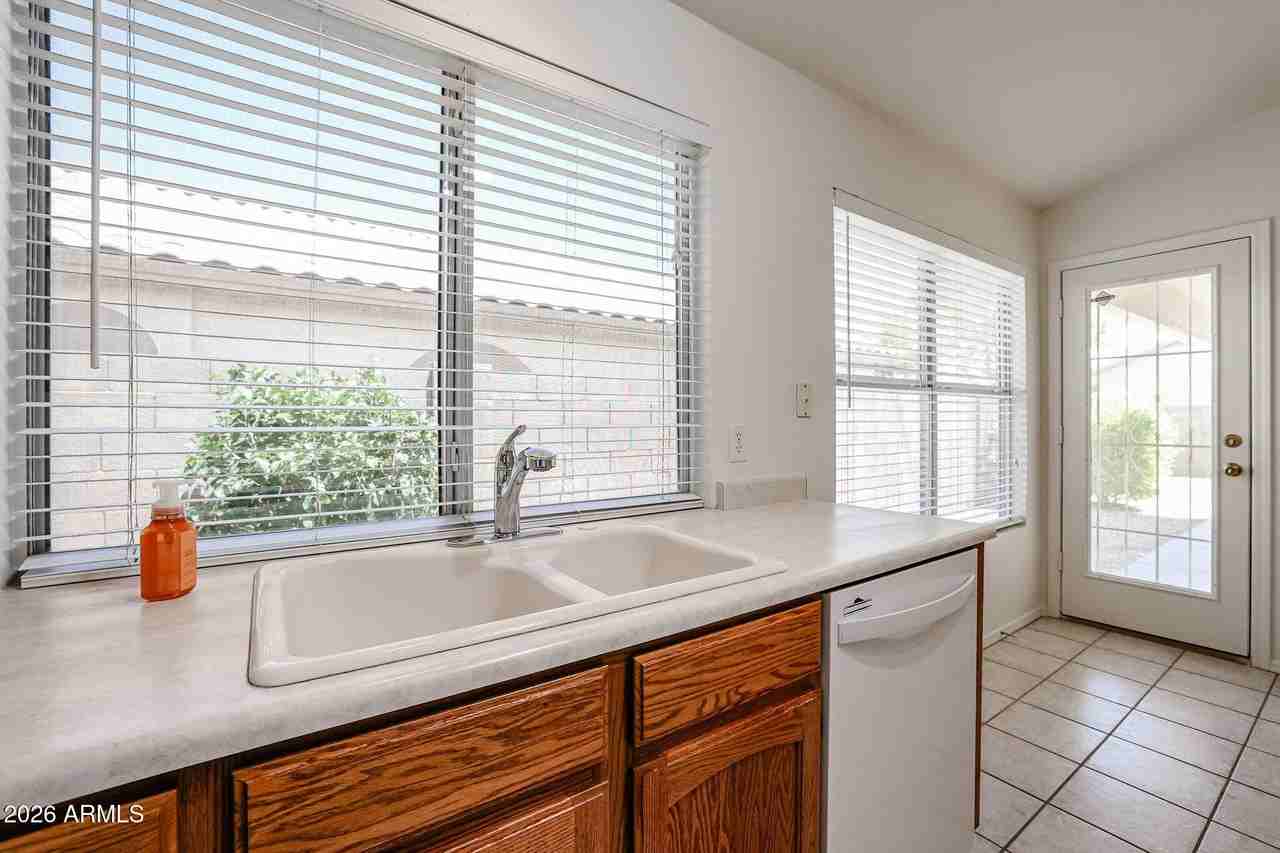 9833 W Yukon Dr - Photo 6 of 18