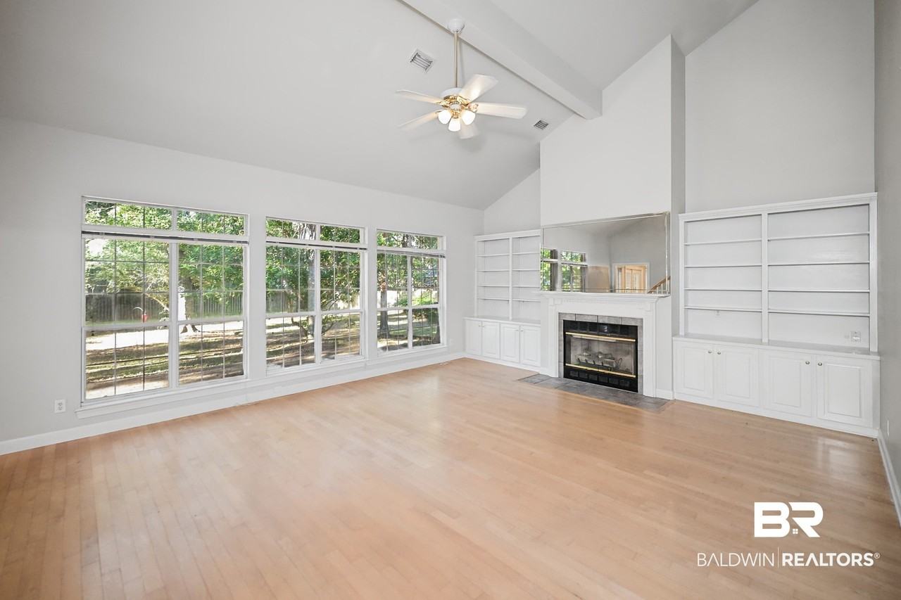 8065 Creekbank Dr - Photo 2 of 22