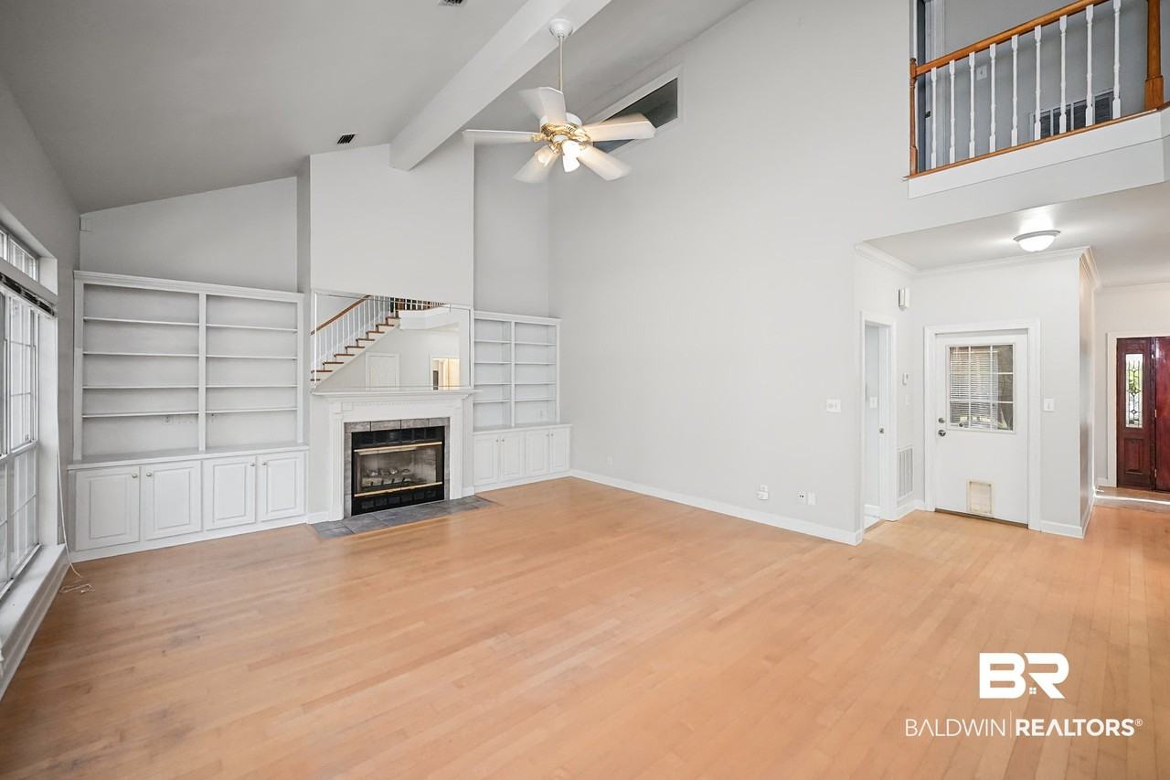 8065 Creekbank Dr - Photo 3 of 22