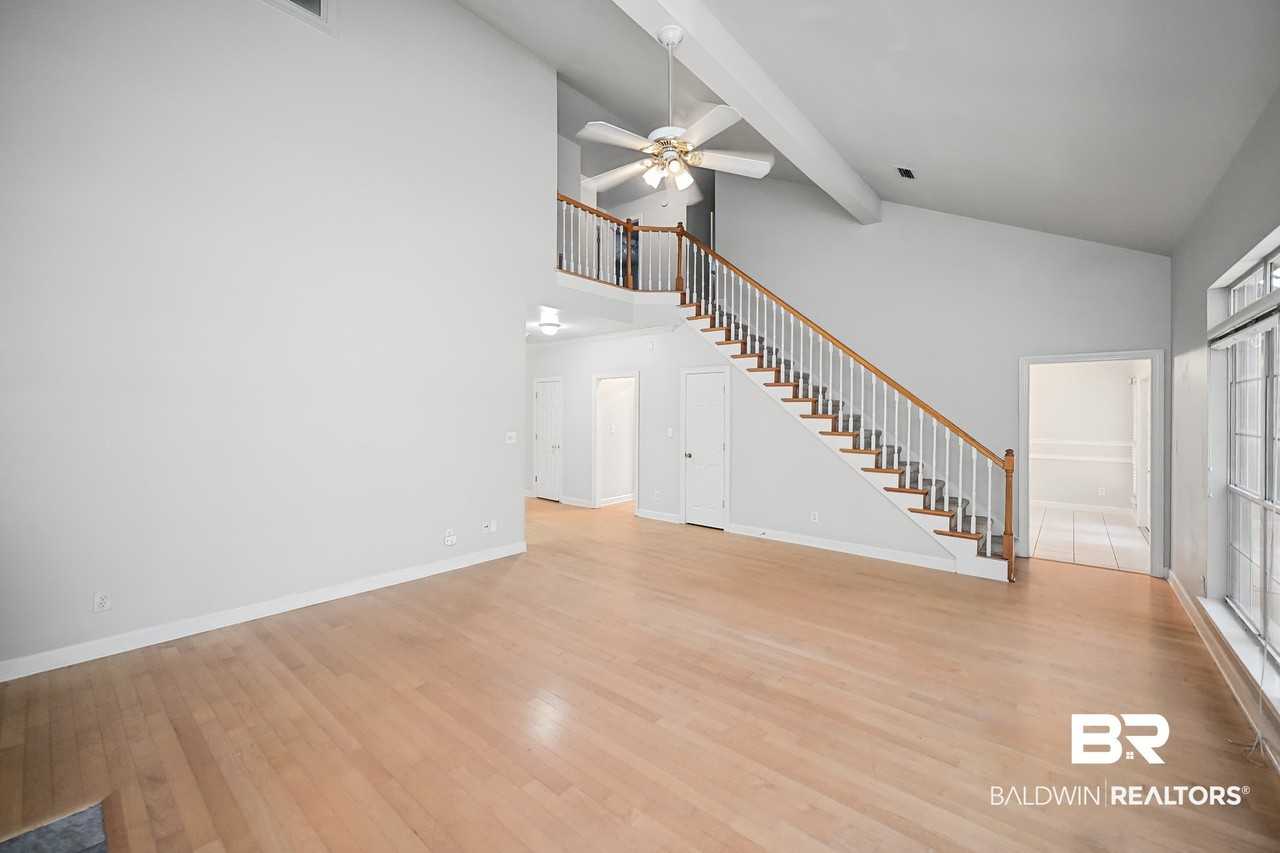 8065 Creekbank Dr - Photo 5 of 22