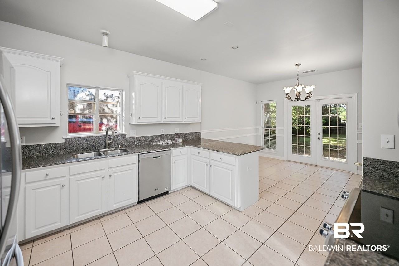 8065 Creekbank Dr - Photo 7 of 22