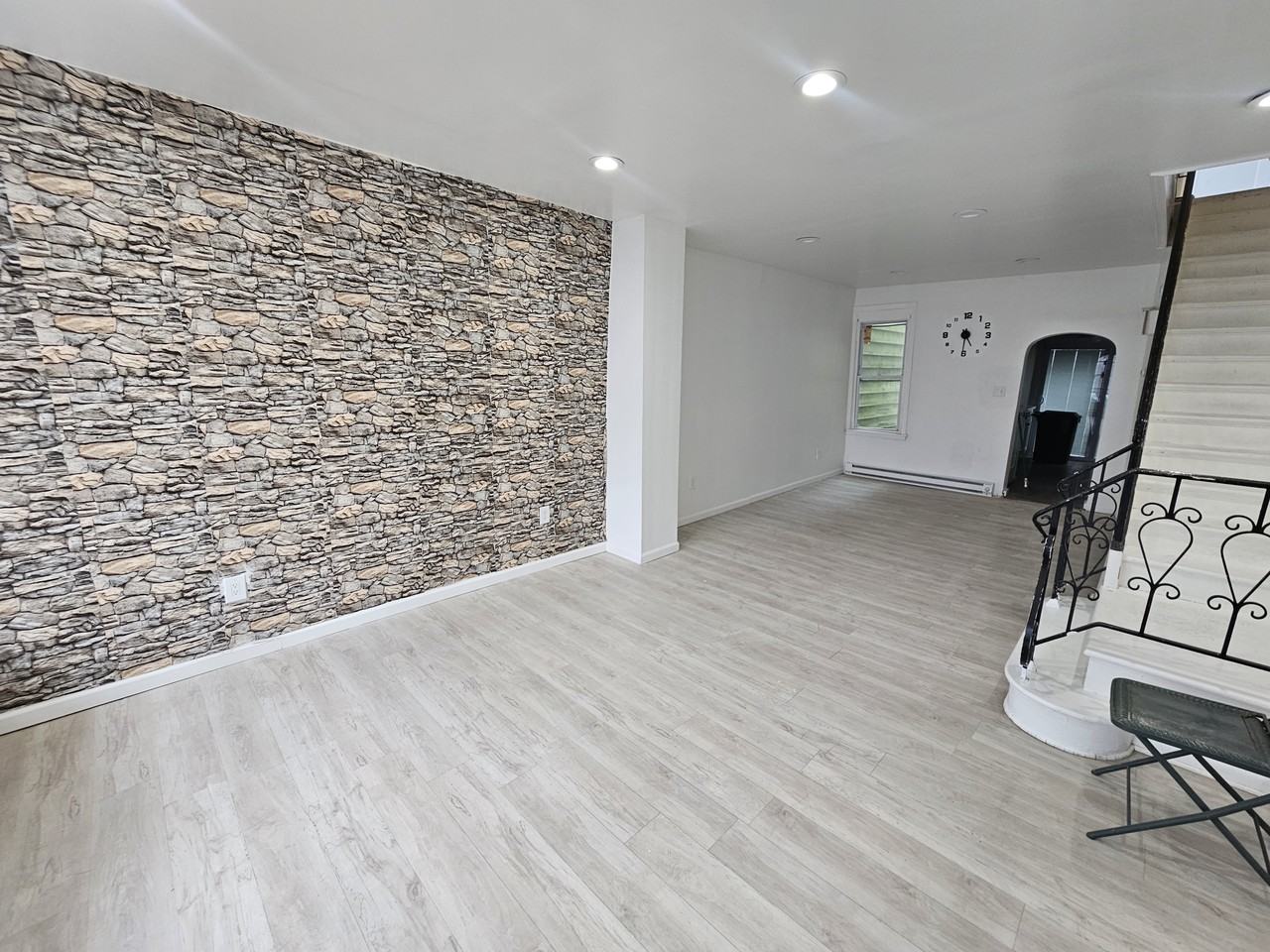 419 W Lloyd St #1 - Photo 2 of 13
