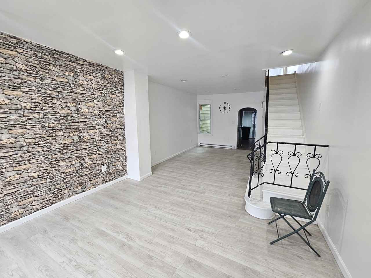 419 W Lloyd St #1 - Photo 3 of 13