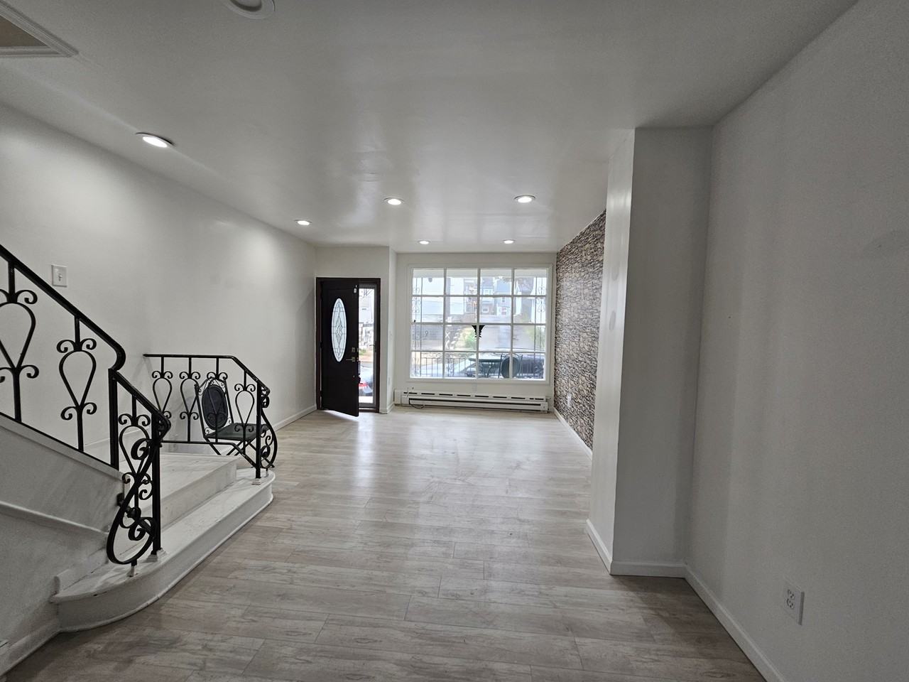 419 W Lloyd St #1 - Photo 4 of 13