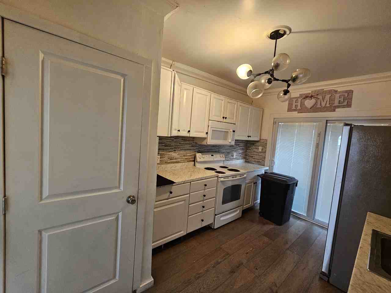 419 W Lloyd St #1 - Photo 5 of 13