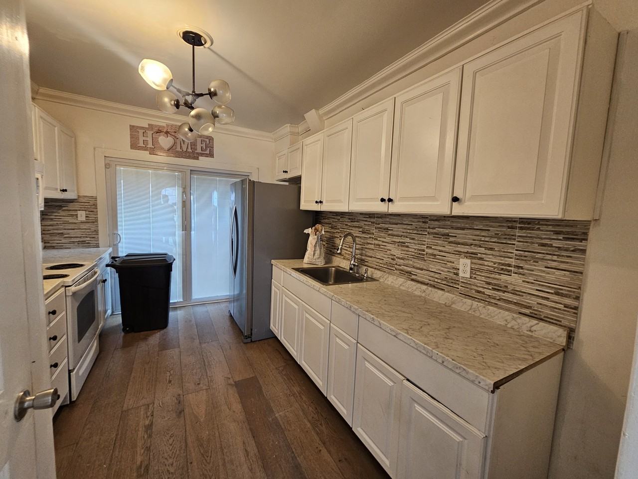 419 W Lloyd St #1 - Photo 6 of 13